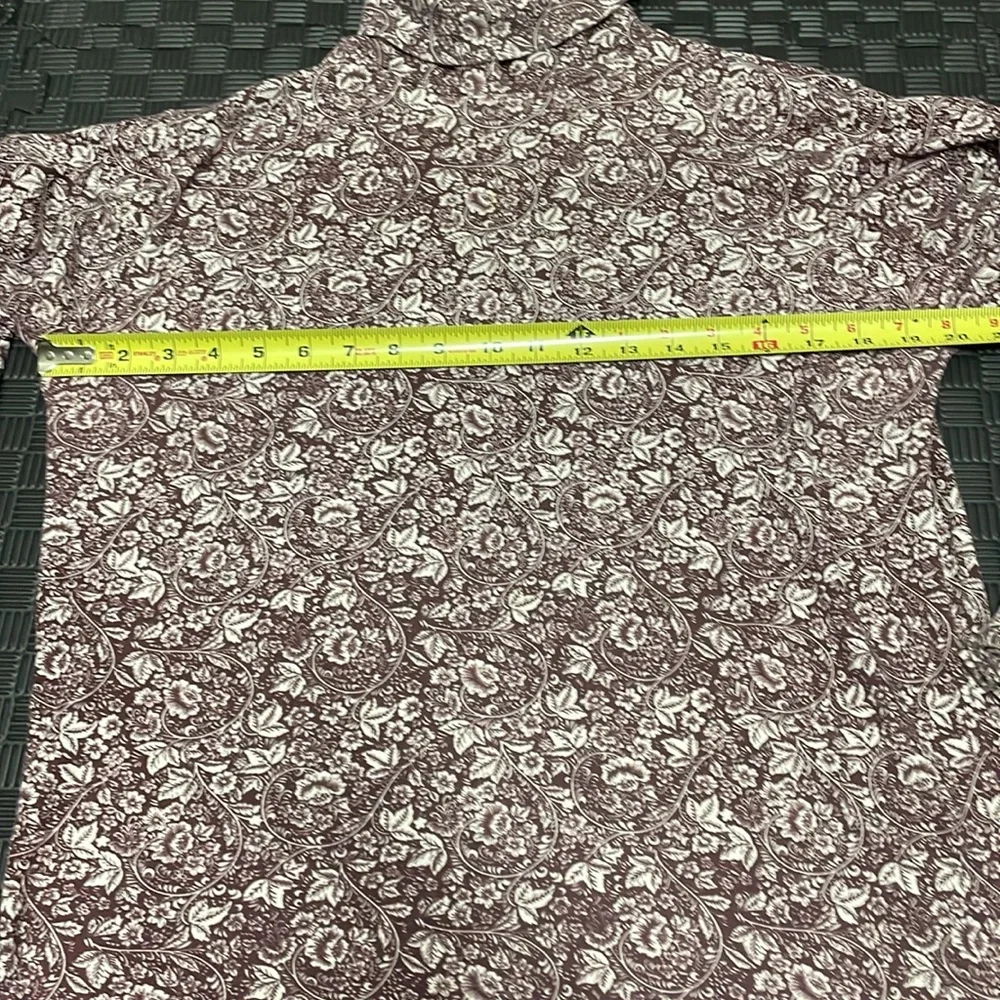 Casual corner medium turtleneck maroon floral top
